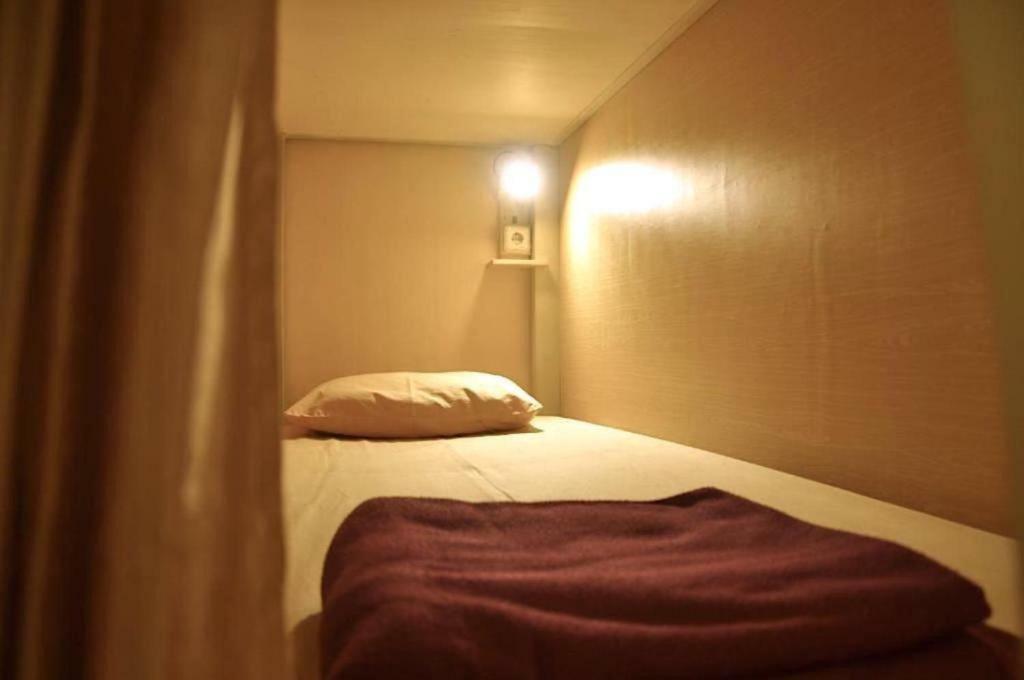 The Sleepingroom Hostel Yogyakarta Eksteriør bilde